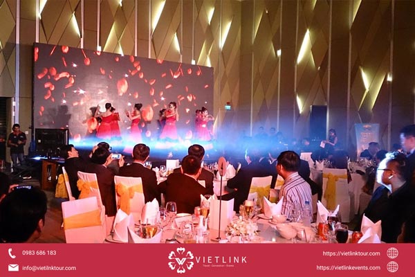 Gala Dinner là dịp để doanh nghiệp tổng kết cuối năm, tri ân nhân viên 15 địa điểm tổ chức gala dinner tại Hà Nội sang trọng