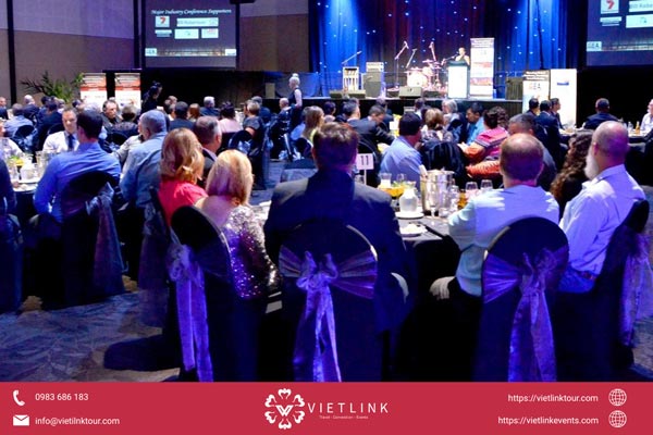 Gala Dinner là gì và vai trò với doanh nghiệp? Kinh nghiệm tổ chức Gala Dinner thành công & ấn tượng cho doanh nghiệp