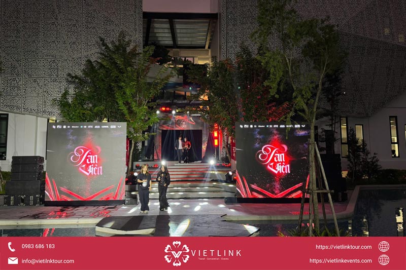 Thi Công Sân Khấu – Nền Tảng Của Sự Hoành Tráng Tổ Chức Chương Trình BUV FASHION SHOW 2025