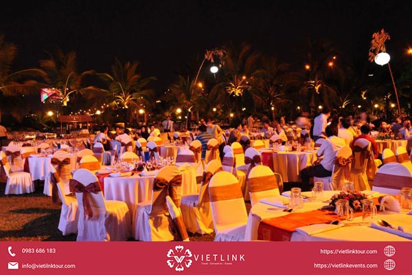 Dịch vụ tổ chức tiệc cuối năm trọn gói – Kết nối & tri ân