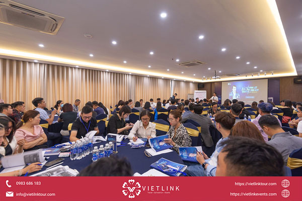 Tổ chức Hội Nghị kết hợp Team Building trọn gói – VietLink Event