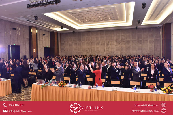 Tổ chức Hội Nghị kết hợp Team Building trọn gói – VietLink Event