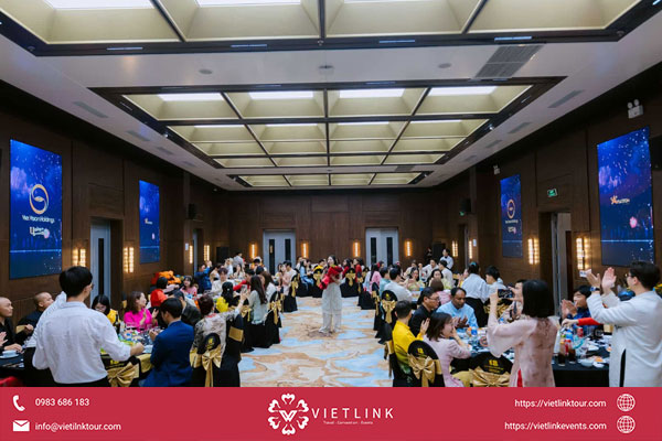 Tổ chức lễ tổng kết cuối năm kết hợp tiệc gala chuyên nghiệp – VietLink Event