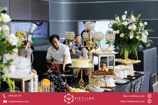 Chuẩn bị & setup khu vực phục vụ tiệc Tổ chức sự kiện kết hợp với tiệc Finger Food trọn gói từ A-Z