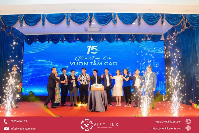 Tổ chức lễ kỷ niệm kết hợp talkshow nội bộ – Giải pháp gắn kết