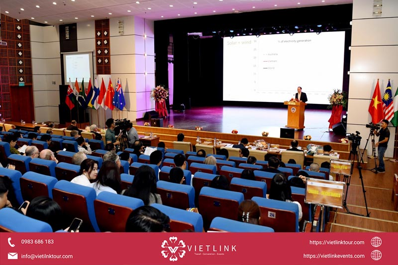 Điều hành hội thảo quốc tế trong ngày diễn ra Quy trình tổ chức hội thảo quốc tế đạt tiêu chuẩn