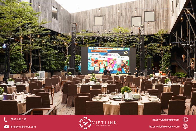 Vì sao hội thảo ngoài trời mùa hè vừa hấp dẫn vừa tiềm ẩn rủi ro? Kinh nghiệm 'vàng' khi tổ chức hội thảo ngoài trời vào mùa hè